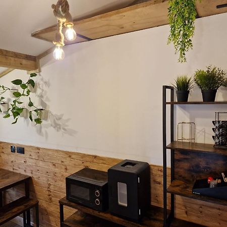 Two-Bedroom Cosy Country Lodge With Private Patio Greenhithe Luaran gambar