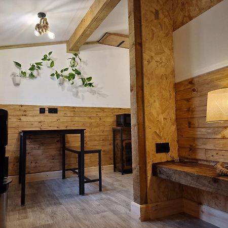 Two-Bedroom Cosy Country Lodge With Private Patio Greenhithe Luaran gambar