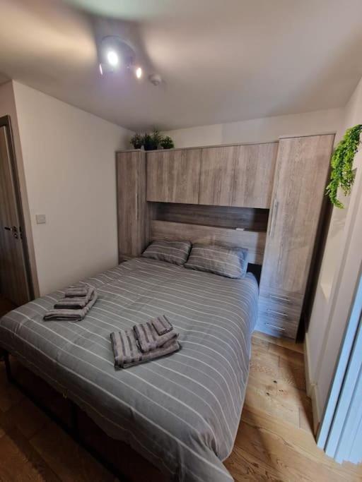 Two-Bedroom Cosy Country Lodge With Private Patio Greenhithe Luaran gambar