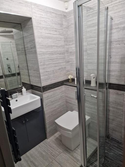 Two-Bedroom Cosy Country Lodge With Private Patio Greenhithe Luaran gambar