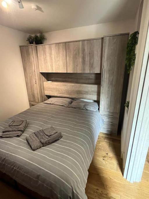 Two-Bedroom Cosy Country Lodge With Private Patio Greenhithe Luaran gambar
