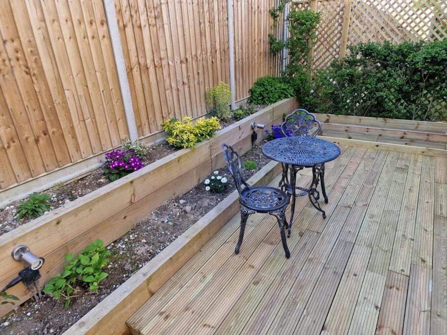 Two-Bedroom Cosy Country Lodge With Private Patio Greenhithe Luaran gambar