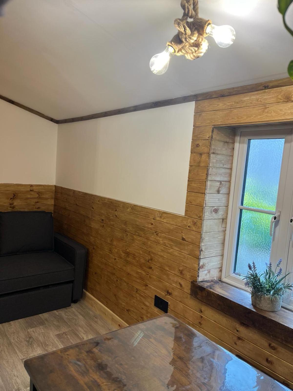 Two-Bedroom Cosy Country Lodge With Private Patio Greenhithe Luaran gambar